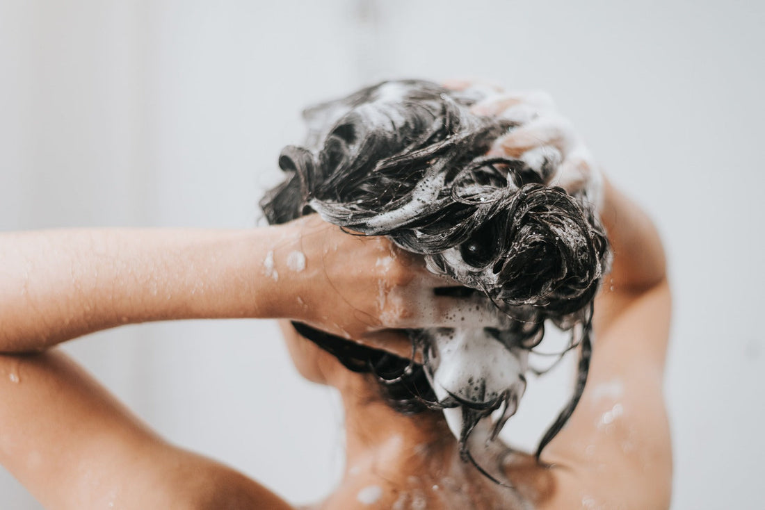 Cada cuánto lavar el cabello: mitos y realidad